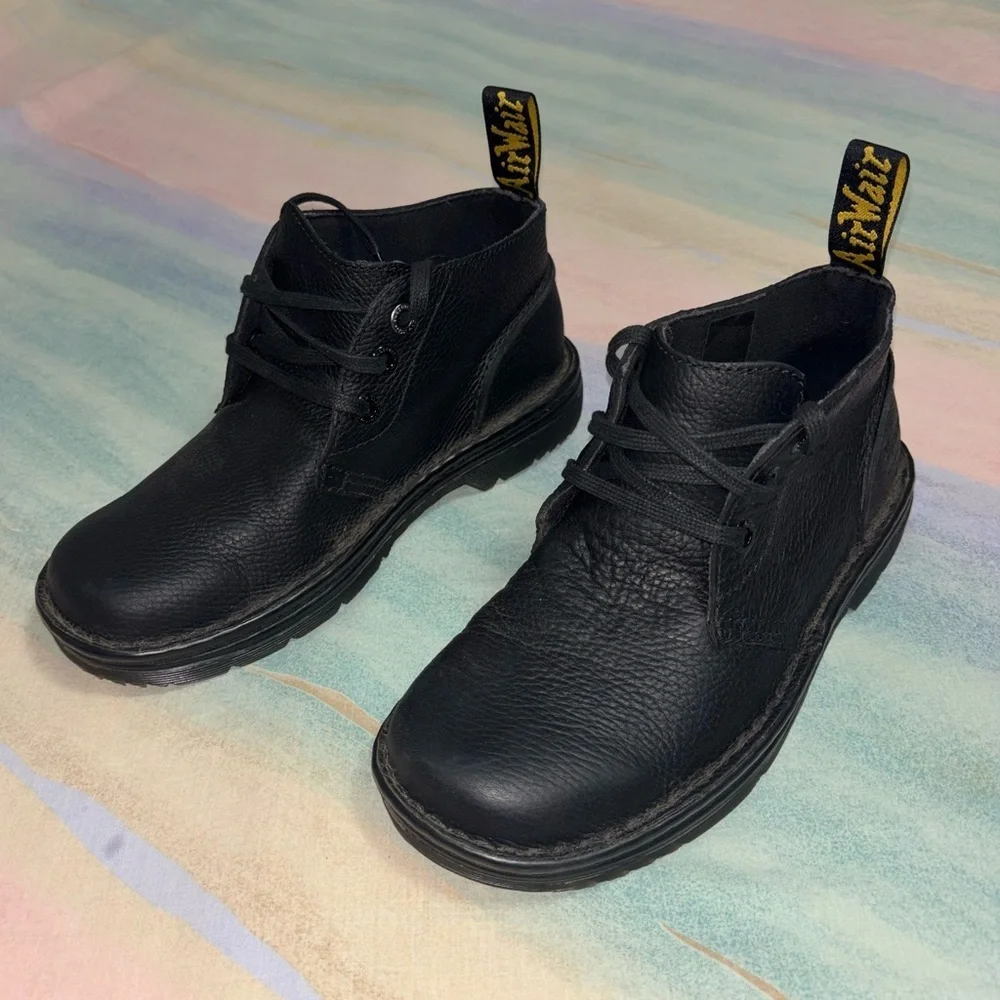 DR MARTENS Sussex Bear Track Slip Resistant Chukka Black Boot Men’s 7 /women’s 8